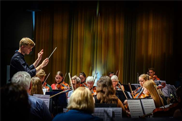 Mitglieder des Jugendorchesters beim Anton-Raaff-Konzert 2023.  Foto: Thomas Kölsch
