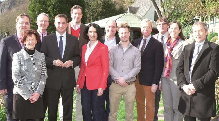 Mitglieder des Kreisvorstands der CDU Rhein-Sieg mit David McAllister im Garten des Adenauer-Hauses in Rhöndorf. CDU Rhein-Sieg