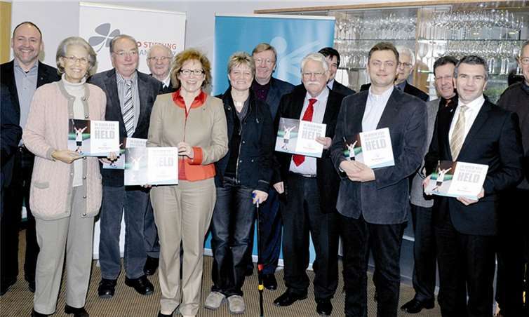 Mitglieder des Kuratoriums Special Olympics Rheinland-Pfalz e.V.: (V.l.) Mark Solomeyer (Athletensprecher Special Olympics RLP, Ralf Schmitz (Bistum Trier), Gabriela Fürstin zu Sayn-Wittgenstein, Erwin Görgen (Vorsitzender des Kuratoriums), Karl-Heinz Thommes (Präsident Special Olympics RLP), Dagmar Barzen (Präsidentin ADD RLP Trier, stellv. Vorsitzendes des Kuratoriums), Hannelore Brenner (Paralympics-Siegerin), Christoph Habermann (Staatssekretär a.D., Ministerium für Soziales, Arbeit, Gesundheit und Demografie RLP), Walter Desch (Präsident Fußballverband Rheinland), Stefan Bost (Geschäftsführer Wild- & Freizeitpark Daun), Daniel Köbler (Fraktionsvorsitzender BÜNDNIS 90/DIE GRÜNEN RLP), Wolfgang Bormann (Geschäftsführer Thome Bormann GmbH), Ferdinand Niesen (Geschäftsführer Westeifel Werke gGmbH), Salvatore Ruggiero (Direktor Corporate Marketing Schott AG), Prof. Dr. Norbert Müller (Johannes Gutenberg-Universität Mainz/ Technische Universität Kaiserslautern) und Gernot Mittler (Präsident Special Olympics Deutschland). Seydel/ Special Olympics Rheinland-Pfalz