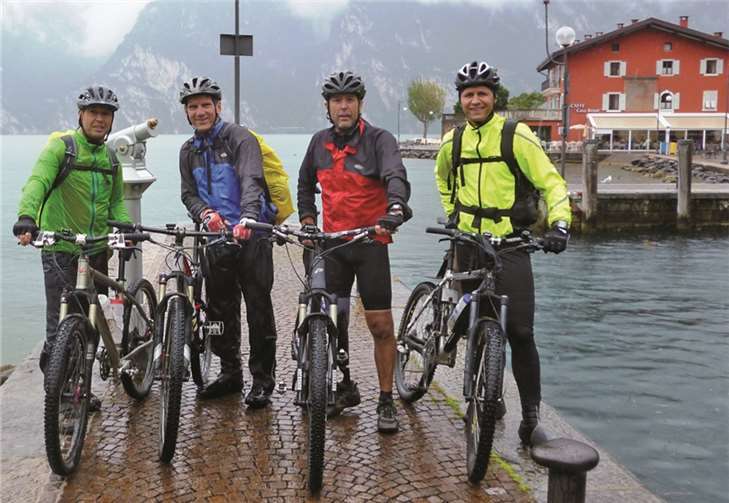 Mitglieder des Lauftreffs Puderbach absolvierten Trans-Alp-Tour: Den Herausforderungen stellten sich (v. l.) Gerd Scholze, Joachim Best, Andreas Kretschmer und Sven Dau. privat