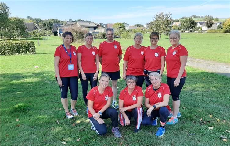 Mitglieder des Lauftreffs TV Welling 02 (vorne v.l.n.r.): Elke Jerger, Christine Bayer, Nicola Laubenthal, hinten v.l.n.r.: Carmen Cobrenovic, Michelle Weiler, Uwe Spurzem, Sabiene Gier, Yvonne Röser und Treasa Luginger. Foto: privat