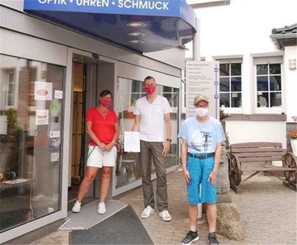 Mitglieder des Lokalen Teilhabekreises „Mendig verbindet“ mit Ulrich Rawert. Foto: Caritas Zentrum, Mendig