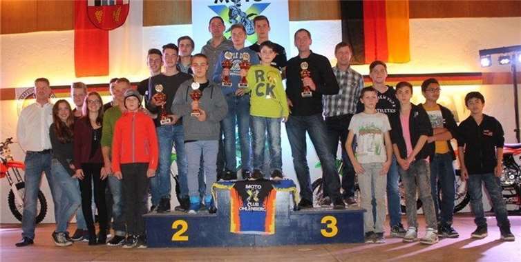 Mitglieder des MCC-Ohlenberg mit dem Ersten Vorsitzenden Stefan Wester (l.). privat