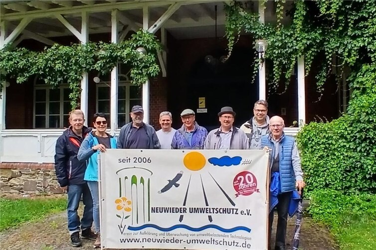 Mitglieder des Neuwieder Umweltschutzvereins in Nodhausen, dem Startpunkt der Wiedwanderung