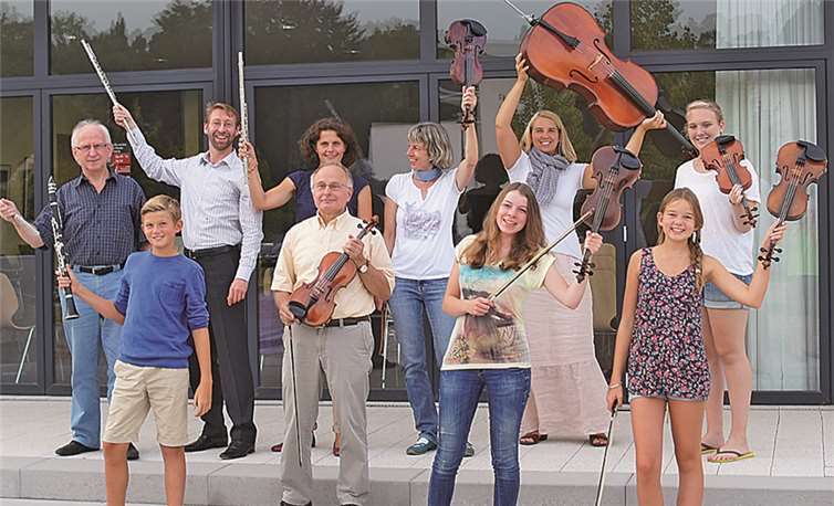 Mitglieder des „OdG“ vor dem Stiftungsgebäude.privat