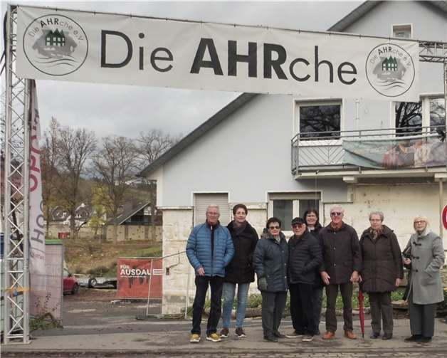 Mitglieder des Plaidter Geschichtsvereins bei der AHRche e.V. in Ahrweiler, v.l.: Frank Neupert, Ulrike Linden, Roswitha und Wolfgang Horch, Bruni Frings, Harald und Edeltrud Breitbach. Foto: privat