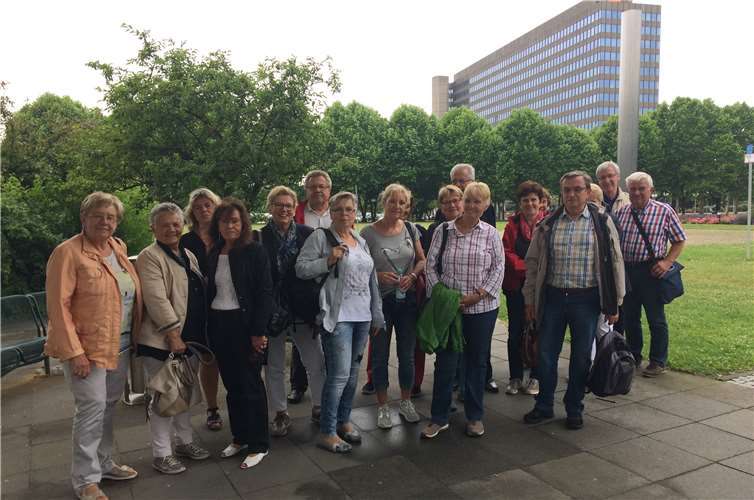Mitglieder des Plus/minus 60 aktiv e. V. besuchten das ZDF Sendezentrum. privat
