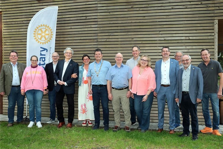 Mitglieder des RC Adenau-Nürburgring mit RC-Freund Frank Schillinger, Gastgeber (re.)