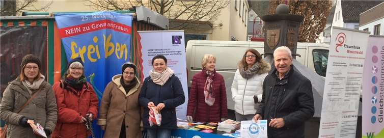 Mitglieder des Runden Tischs gegen Gewalt Rhein-Westerwald. Pressestelle der Kreisverwaltung
