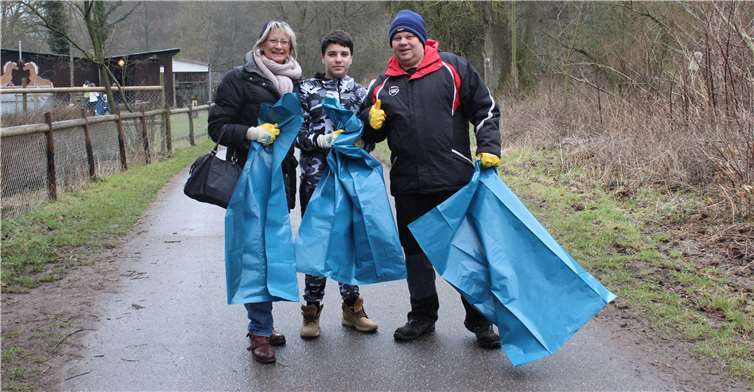 Mitglieder des SC Sinzig hatten den Partnerverein Schwanenteich beim Dreck-weg-Tag unterstützt.privat