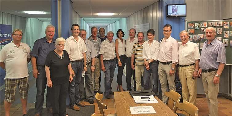 Mitglieder des SKV Mülheim-Kärlich zusammen mit dem Stadtrat und Stadtbürgermeister Ulrich Klöckner.  Privat