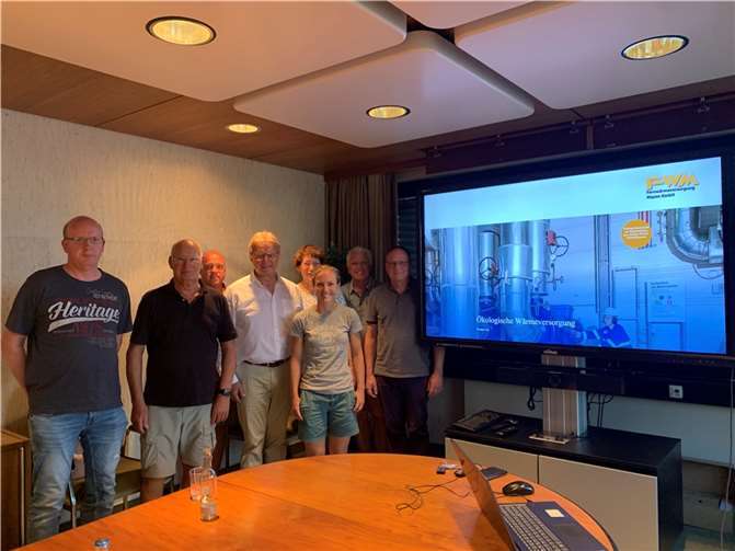 Mitglieder des SPD Ortsverbands bei den Stadtwerken in Mayen.  Foto: Königs