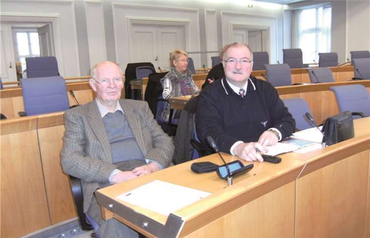 Mitglieder des Seniorenbeirats im Plenarsaal des Landtags in Mainz (v.l.): : Jochen Schumacher und Wolfgang Bayer.privat