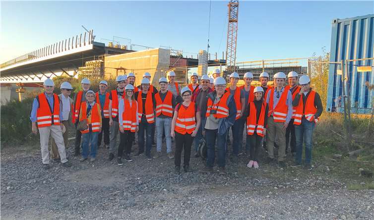Mitglieder des Vereins Deutscher Ingenieure e.V. machten sich einen persönlichen Eindruck über die Dimensionen des Bauwerks. Privat