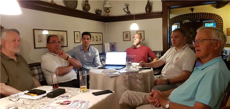 Mitglieder des Vereins Netzwerk Königswinter informierten über den Aufbau eines WLAN-Bürgernetzes „Freifunk Unkel“. Foto: privat