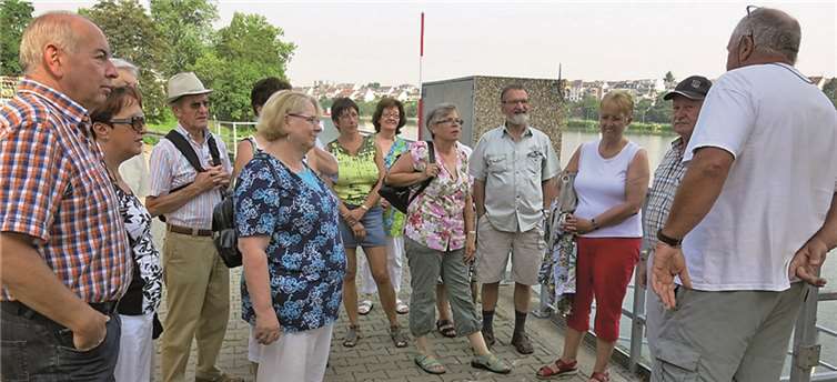 Mitglieder des Vereins bei dem Besuch an der Fischtreppe in Koblenz privat