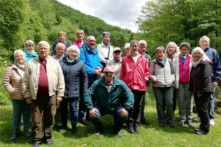 Mitglieder des Verkehrsvereins in gemeinsamer Wandergruppe mit Mitgliedern des TVV