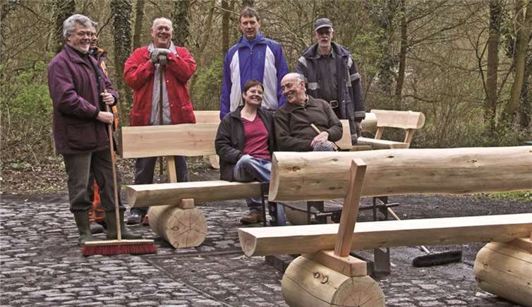Mitglieder des Verschönerungsverein Remagen e.V. haben die Grillhütte auf dem „Monte Klamotte“ wetterfest gemacht.  Privat