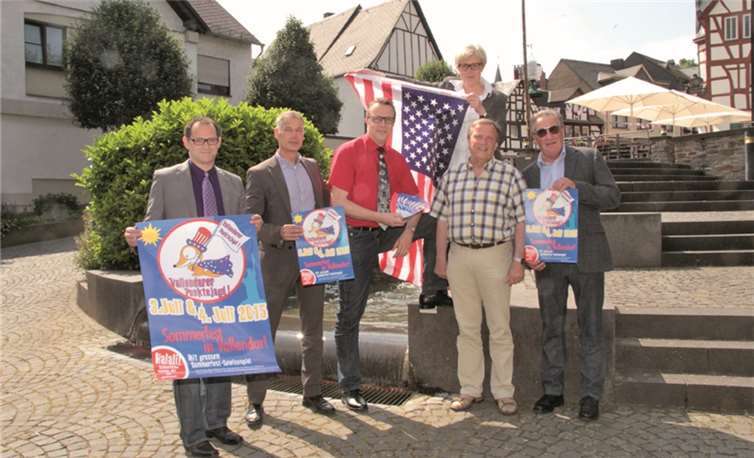 Mitglieder des Vorstandes des Gewerbevereins Vallendar und Stadtbürgermeister Gerd Jung präsentierten in einer Pressekonferenz das Programm des Gewerbefestes. AND