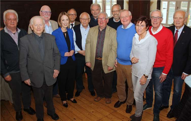 Mitglieder des frisch gewählten Kreisvorstandes der Senioren Union Neuwied zusammen mit MdL Ellen Demuth und Staatsminister a. D. Heinz Schwarz.Foto: privat