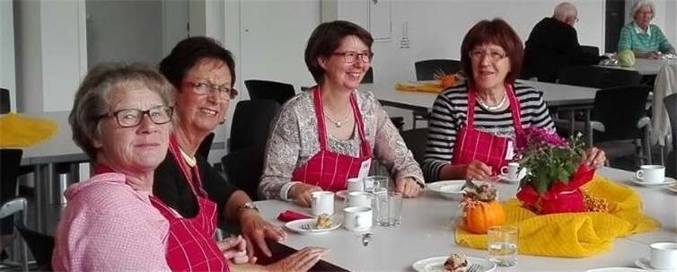 Mitglieder des kfd-Leitungsteams Anne Klein, Emina Scholten, Rosi Otten und Mitarbeiterin Brunhilde Raabe nach getaner Arbeit.privat