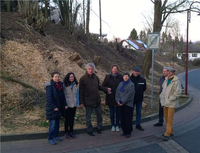 Mitglieder des neu gegründeten Dierdorfer Ortsverbandes Bündnis 90/Die Grünen wurden informiert und trafen sich gemeinsam mit Anwohnern.Foto:privat