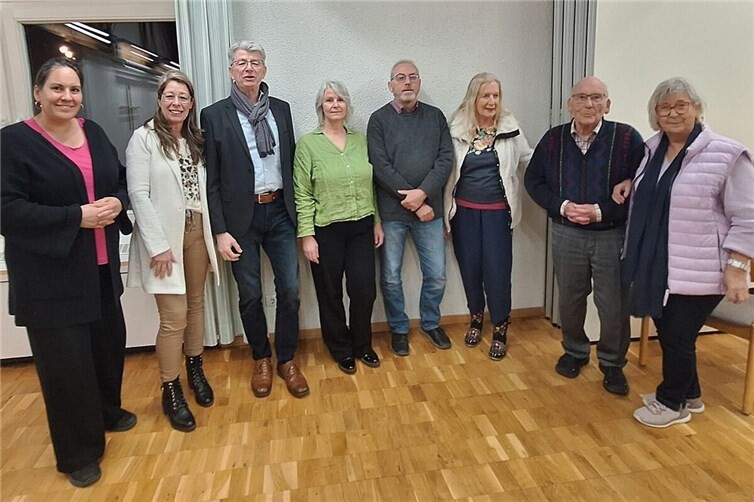 Mitglieder des neuen und alten Vorstands (von links) Natalie Wilcke, Anja Hof, Ralf Seemann, Birgit Bayer, Hans Bourgett, Inge Gütler, Rolf Wüst, Brigitte Lopez