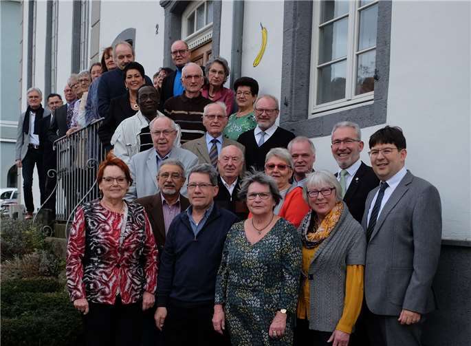 Mitglieder des städtischen Seniorenbeirats und der Stadtverwaltung kamen zu einer Feierstunde in der StadtGalerie zusammen. Foto: privat