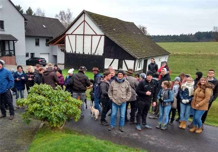 Mitglieder und Freunde des Vereins bei der Winterwanderung.privat