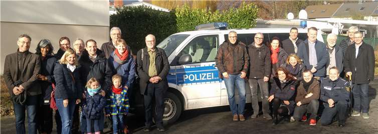Mitglieder und Mandatsträger der FBL Remagen besuchten im Rahmen einer Besichtigung die Polizeiinspektion Remagen. Foto: Privat