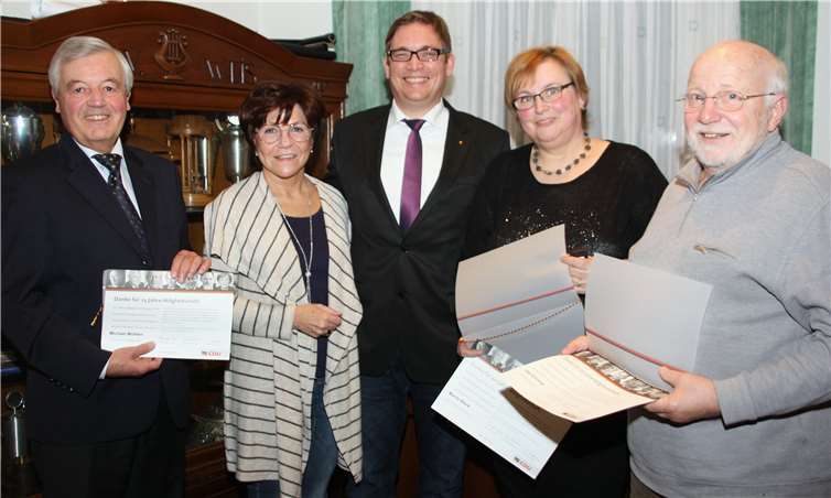 Mitgliederehrung bei der CDU Heimbach-Weis/Block (von links): Jubilar Michael Mühlen, die stellvertretende Vorsitzende Ruth Köfer, Vorsitzender Markus Blank, Jubilarin Marita Blank und Jubilar Uwe Schimmig.privat