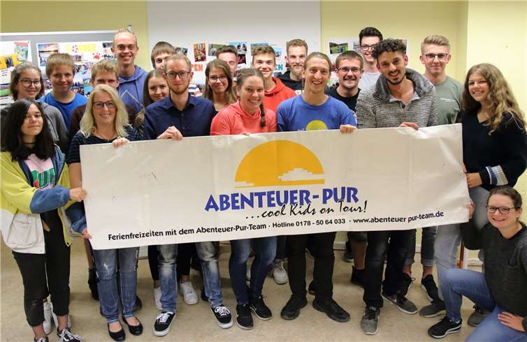 Mitgliederversammlung: Vorstand und ein Teil des Betreuerteams von Abenteuer-Pur e.V. Foto: privat