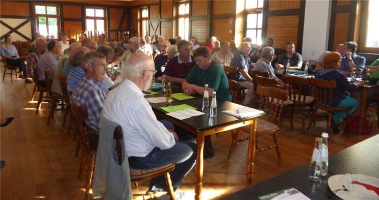 Mitgliederversammlung des Kreiswaldbauvereins Neuwied in Hausen.Fotos: privat