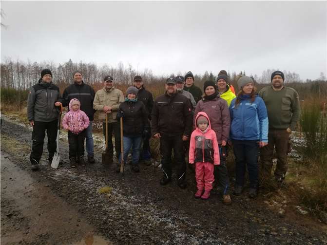 Mithilfe der Bürger wurde wieder aufgeforstet.  Fotos: OG Hartenfels