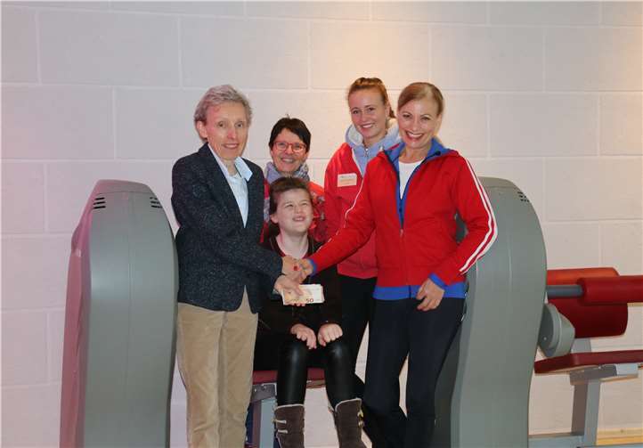 Mithilfe der Spende des Fitnessstudios „Motion“ kann ein Drucker für tastbare Schrift für die blinden oder sehbehinderten SchülerInnen angeschafft werden.  privat