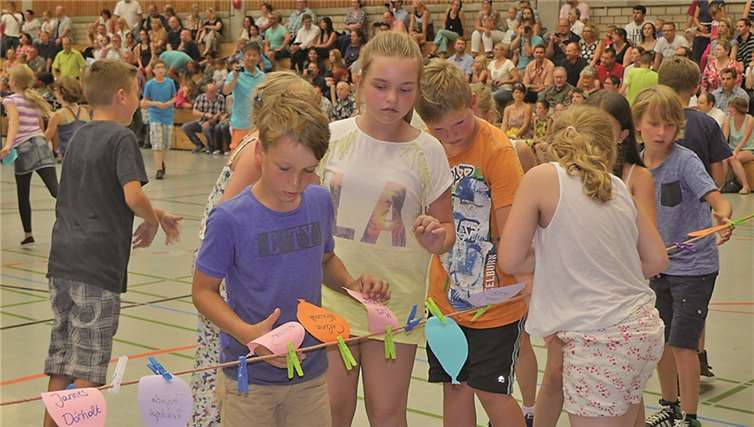 Mithilfe der bunten Luftballons fanden die Kinder in ihre neue Klasse. IGS Pellenz, Plaidt