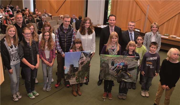 Mitmachen lohnt sich: Preisgelder bis zu 400 Euro warten. Die Sieger im Fotowettbewerb werden stets bei der Präsentation des Heimatbuches ausgezeichnet. Kreisverwaltung Mayen-Koblenz