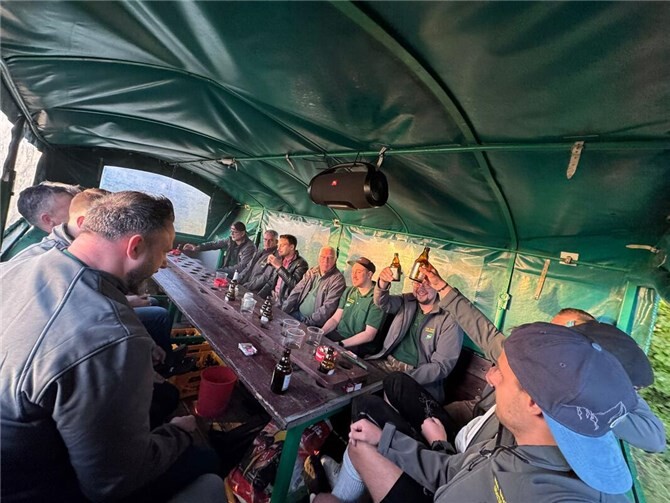 Mitsingen und Feiern: Ahle Bosche unterwegs.  Foto: privat