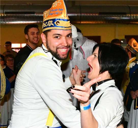 Mitsingen und Tanzen ist das Motto der Partynacht.