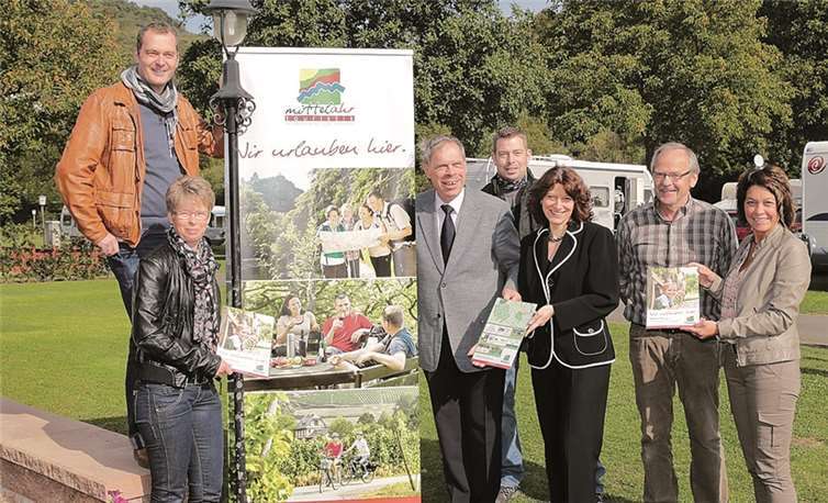 Mittelahr Touristik VG Altenahr und die Touristinformation präsentieren den neuen Camping-Flyer.privat