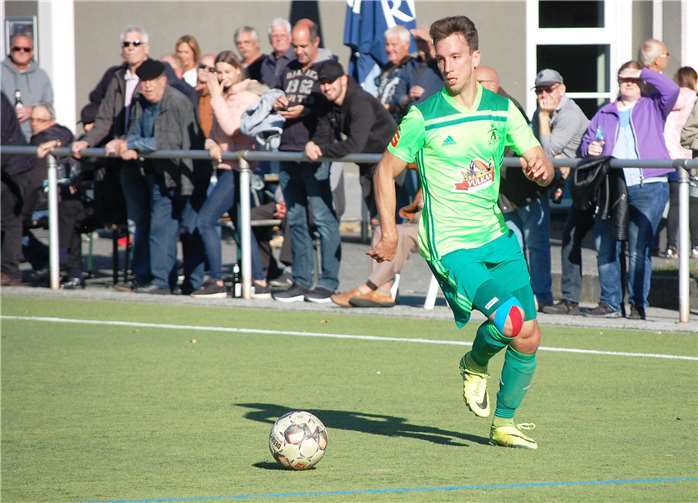 Mittelfeldakteur Manuel Oster spielt eine überragende Saison und stand in allen 13 Partien von Anfang bis Ende auf dem Platz.