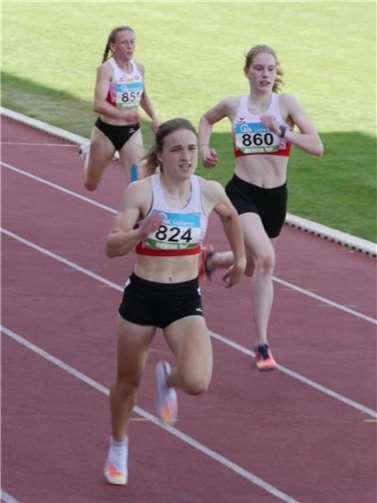 Mittelstrecklerin Lucia testete ihre Form über die kurzen Distanzen 100m, 200m und 400m. Foto: privat