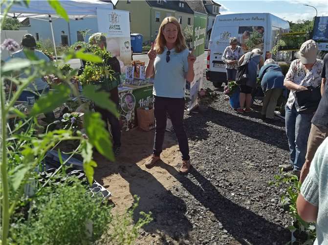 Mitten im Getümmel: SWR-Gartenexpertin Heike Boomgaarden.  Foto: BL