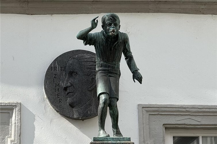 Mitten in der Altstadt von Koblenz, dort wo Touristen und Einheimische gerne stehen bleiben, steht er: der Schängelbrunnen.