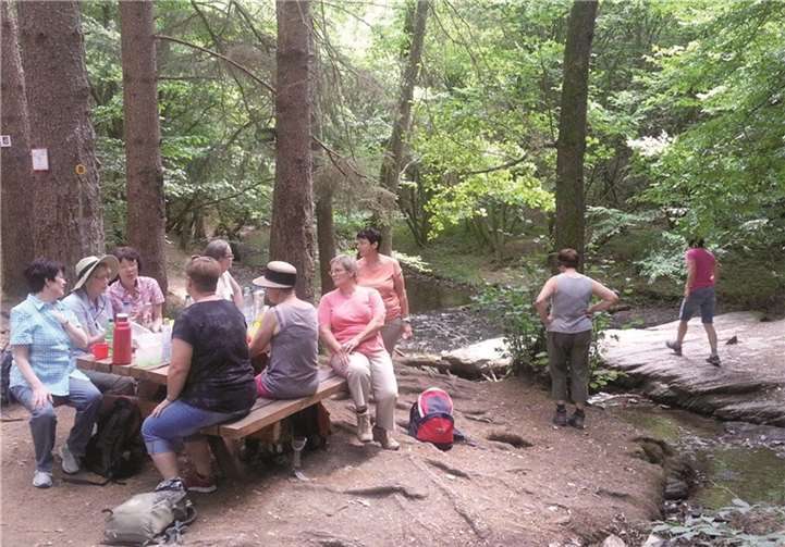 Mitten in der Natur legten die Frauen eine kurze Pause ein. privat