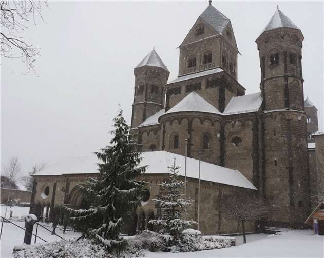 Mitten in der Schneelandschaft bot die Abteikirche ein wunderbares Bild.Fotos: FRE