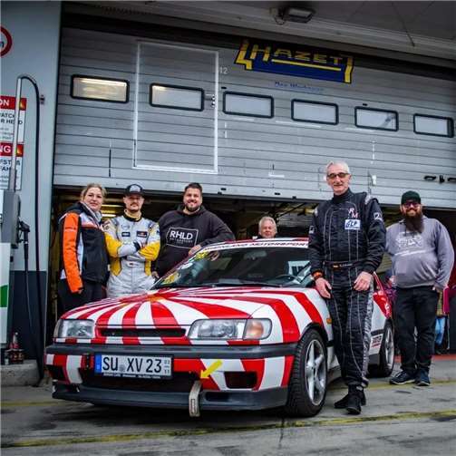 Vollgas mit Herz  Mittendrin war das Rheinbach stammende Team Rheinland Motorsport mit ihrem Nissan Sunny GTi. Foto: Ben Güldner