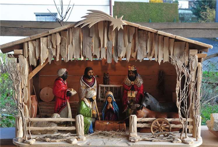 Mittlerweile wurden die Figuren detailgetreu coloriertund vergoldet - Jens Röser hat ihnen Leben eingehaucht.