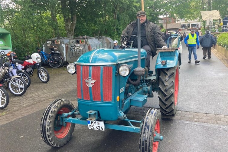 Mittlerweile zum 14. Mal hatten die Floriansjünger der Freiwilligen Feuerwehr zum traditionellen Oldtimer- und Schleppertreffen nach Landkern eingeladen.