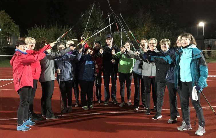 Mittwochs treffen sich die Nordic Walker und Breitensportläufer im Rhein-Lahn-Stadion. Foto: privat
